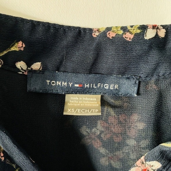 Tommy Hilfiger Women’s Long Sleeve Ruffled Front Floral Print Top Blouse Size S - Picture 3 of 12